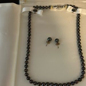 A beautiful black /onyx necklace & earrings set